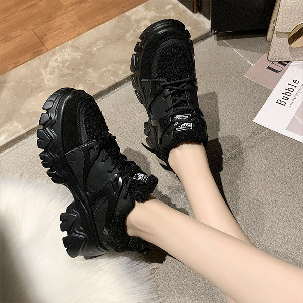 Νέο μοντέλο γυναικεία χειμερινά αθλητικά παπούτσια σε  μαύρο και μπεζ χρώμα