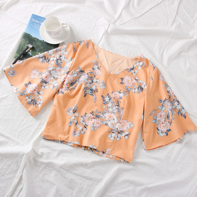 Νέο μοντέλο γυναικεία μπλούζα μοντέλο με floral σχέδια, φαρδιά μανίκια και λαιμόκοψη