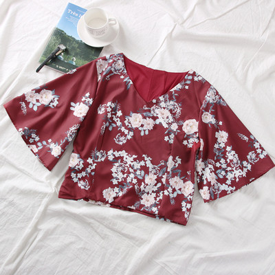 Νέο μοντέλο γυναικεία μπλούζα μοντέλο με floral σχέδια, φαρδιά μανίκια και λαιμόκοψη