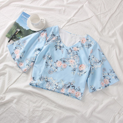 Νέο μοντέλο γυναικεία μπλούζα μοντέλο με floral σχέδια, φαρδιά μανίκια και λαιμόκοψη