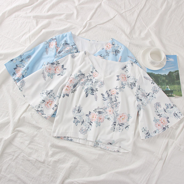 Νέο μοντέλο γυναικεία μπλούζα μοντέλο με floral σχέδια, φαρδιά μανίκια και λαιμόκοψη