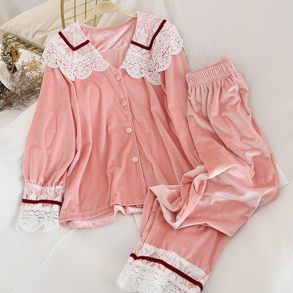 Női pizsama három színben két részben, csipkével és gombokkal