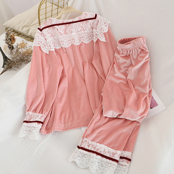 Női pizsama három színben két részben, csipkével és gombokkal