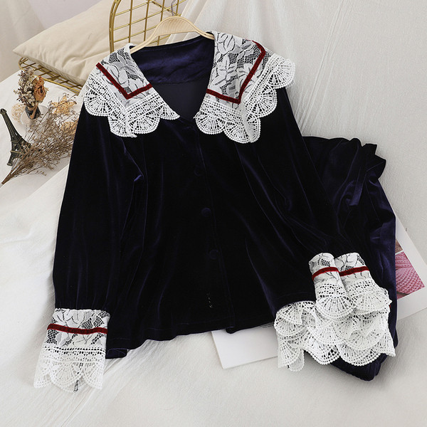 Női pizsama három színben két részben, csipkével és gombokkal