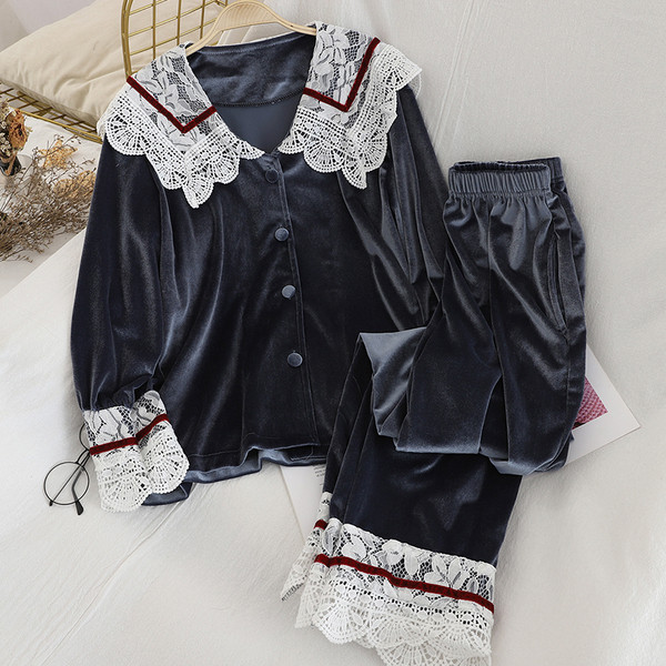 Női pizsama három színben két részben, csipkével és gombokkal