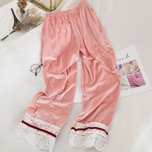 Női pizsama három színben két részben, csipkével és gombokkal