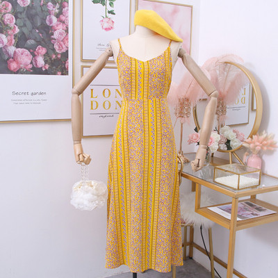 Alkalmi női ruha vékony pántokkal, sárga, piros és fekete mintával