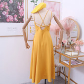 Kivágott modell női ruha vékony pántokkal sárga, narancssárga, piros, zöld, fekete és fehér színben