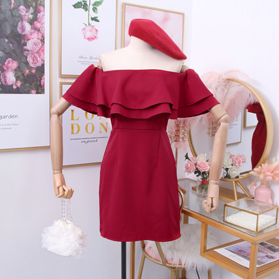 Rochie elegantă de damă, cu umerii goi, în negru, roșu și verde