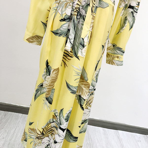 Rochie lungă de culoare galbenă cu model floral