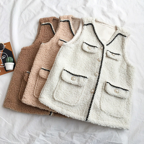 Modern női mellény három színben V-nyakkal és zsebekkel