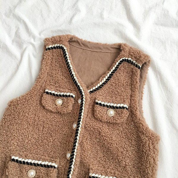 Modern női mellény három színben V-nyakkal és zsebekkel