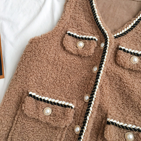 Modern női mellény három színben V-nyakkal és zsebekkel