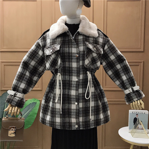 Дамско карирано палто с джобове,мека яка и връзки на талията в червен,черен и кафяв цвят