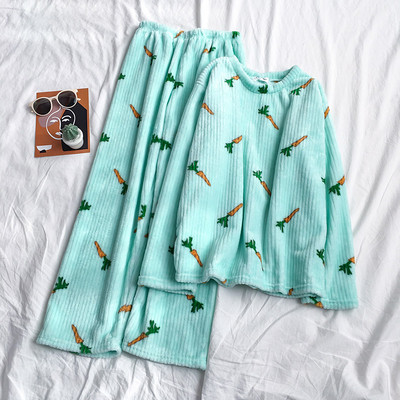 Hímzéssel ellátott női téli pizsama három színben két részben