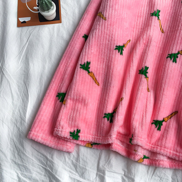 Hímzéssel ellátott női téli pizsama három színben két részben