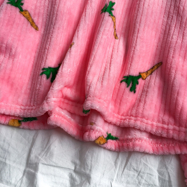 Hímzéssel ellátott női téli pizsama három színben két részben