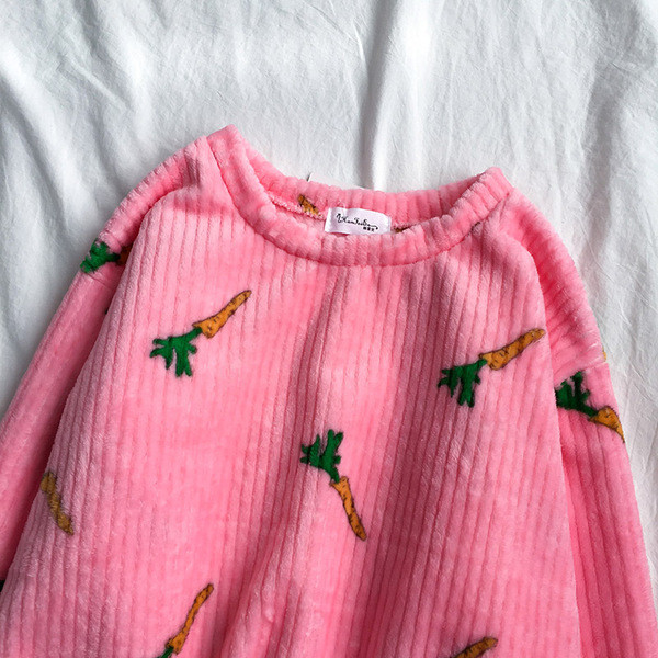 Hímzéssel ellátott női téli pizsama három színben két részben