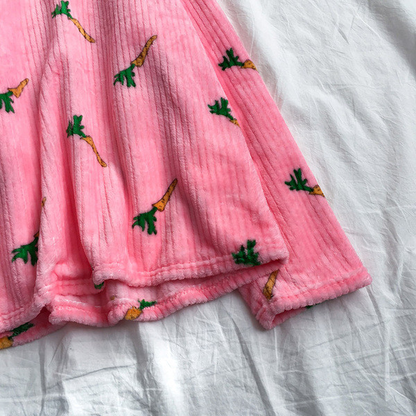 Hímzéssel ellátott női téli pizsama három színben két részben