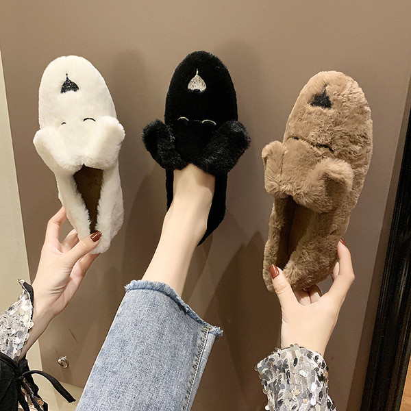 Női pehelypapucs 3D elemmel, fehér, fekete és barna színben