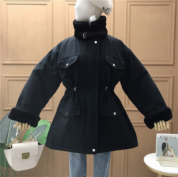 Geaca de iarna de dama cu guler clasic, buzunare si cravate in alb si negru