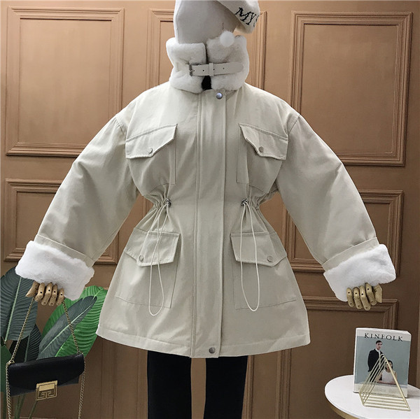 Geaca de iarna de dama cu guler clasic, buzunare si cravate in alb si negru