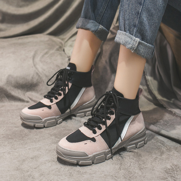 Női sport- és alkalmi tornacipő bézs és fekete színben