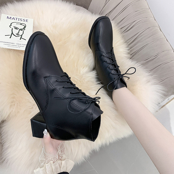 Női bőrcsizma vastag alacsony sarkú télre