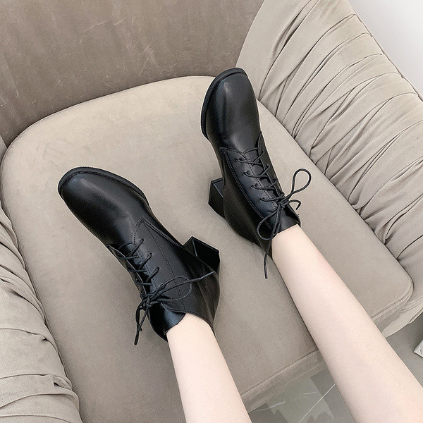 Női bőrcsizma vastag alacsony sarkú télre