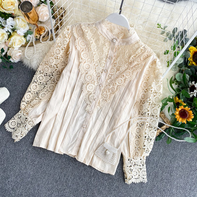 Modern női ing széles csipkeujjjal és gyöngyökkel