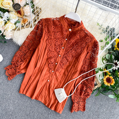 Modern női ing széles csipkeujjjal és gyöngyökkel