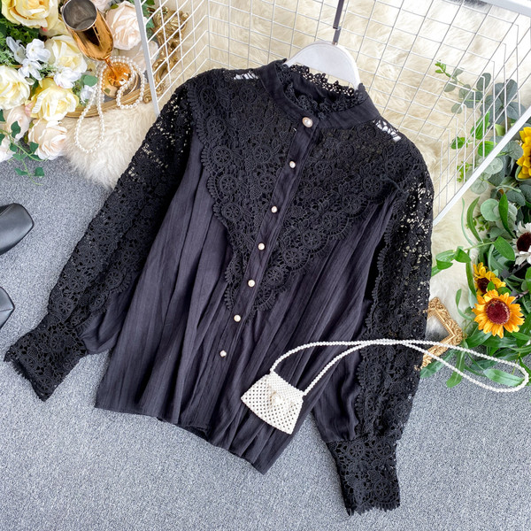 Modern női ing széles csipkeujjjal és gyöngyökkel