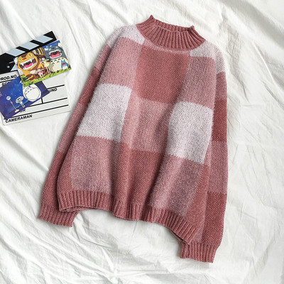 Női kockás pulóver három színben, félmagas gallérral