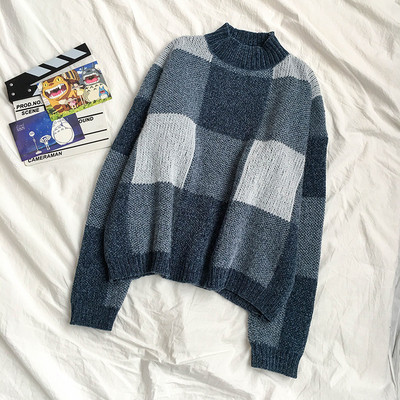 Női kockás pulóver három színben, félmagas gallérral
