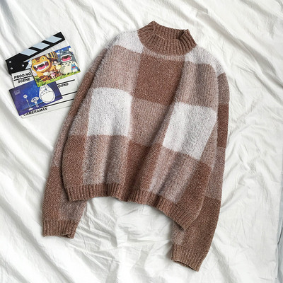 Női kockás pulóver három színben, félmagas gallérral