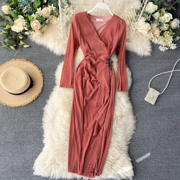 Rochie de dama cu efect stralucitor si decolteu in V in rosu, roz si negru