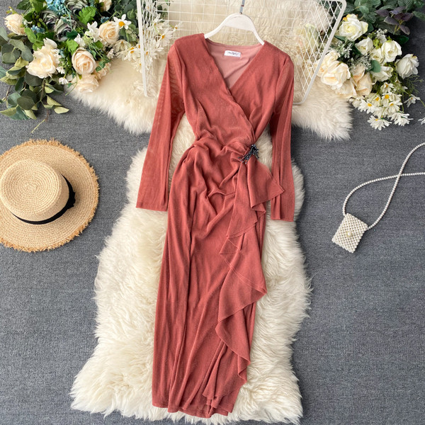 Rochie de dama cu efect stralucitor si decolteu in V in rosu, roz si negru