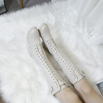 Fekete-fehér fűzős női téli bőrcsizma