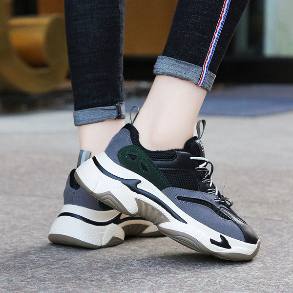 Női alkalmi tornacipő durva talppal, két színben