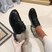 Fényes női alkalmi cipő puha béléssel, fekete színben