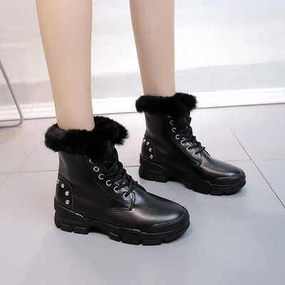 Női téli csizma puha béléssel, fekete-fehér színben