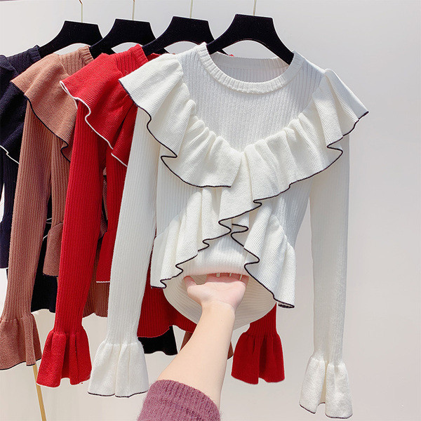 Modern női pulóver kerek nyakkivágással és lótusz ujjakkal