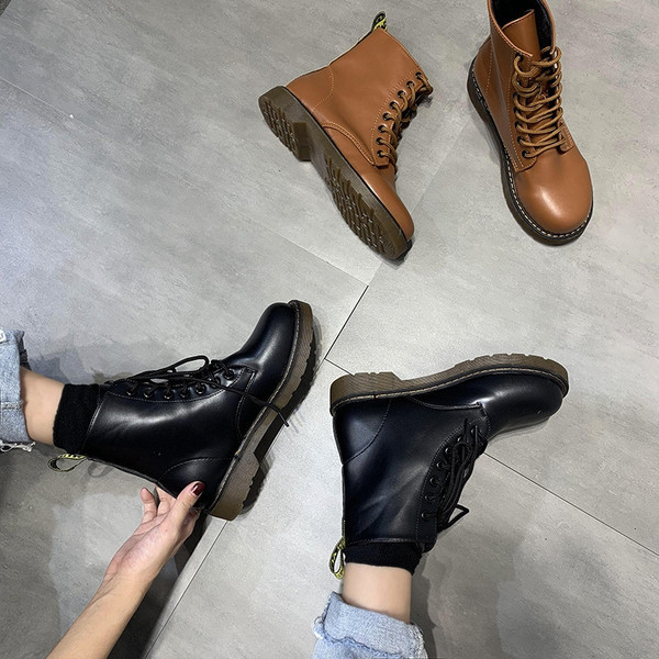 Eko bőrből készült alkalmi női csizma fekete és barna fűzővel