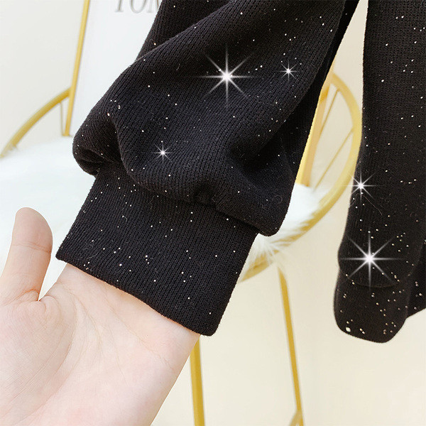 Pulover de dama cu efect stralucitor si panglica alb-negru