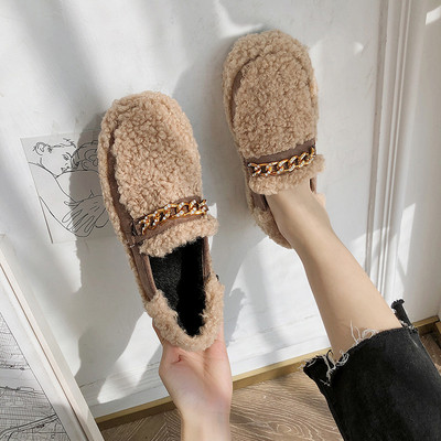 Női pehelycipő fém elemmel, fekete és bézs színben