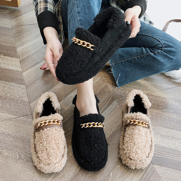 Női pehelycipő fém elemmel, fekete és bézs színben