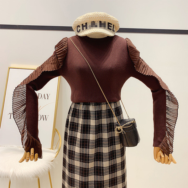 Pulover de dama modern cu tul pe maneca si decolteu rotund