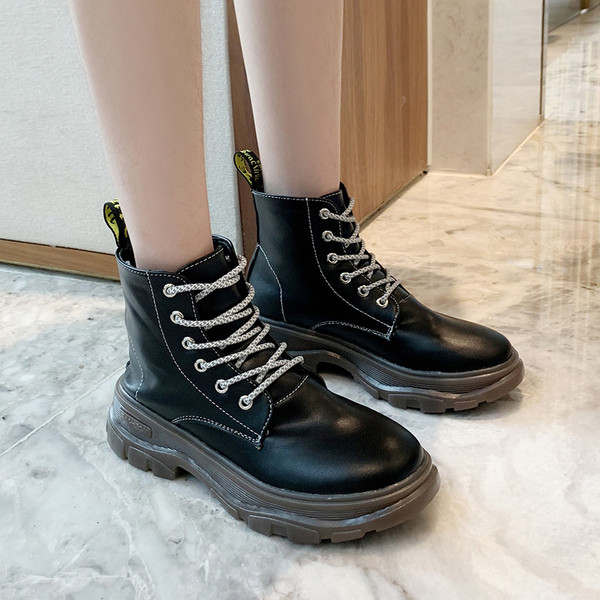 Cizme de dama din piele cu talpa plata de culoare neagra