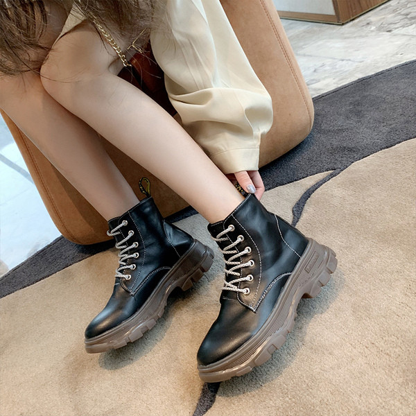 Cizme de dama din piele cu talpa plata de culoare neagra