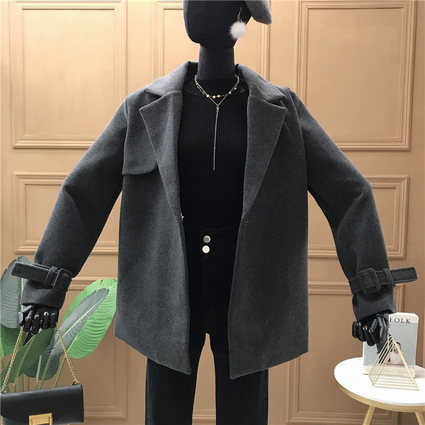 Modern női kabát övvel fekete, szürke, barna és bézs színben